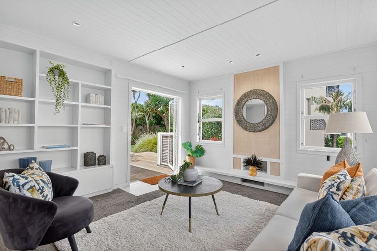 Photo of property in 29 Peter Terrace, Castor Bay, Auckland, 0620