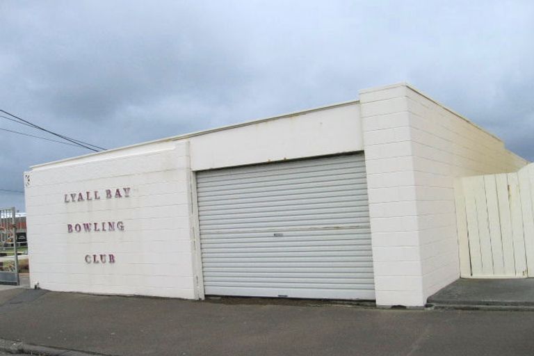 Photo of property in 51 Apu Crescent, Lyall Bay, Wellington, 6022