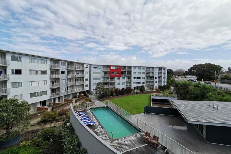 Photo of property in Shoal Haven Apartments, 112a/130 Anzac Street, Takapuna, Auckland, 0622