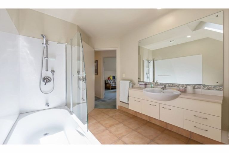 Photo of property in 13l Eban Avenue, Hillcrest, Auckland, 0627