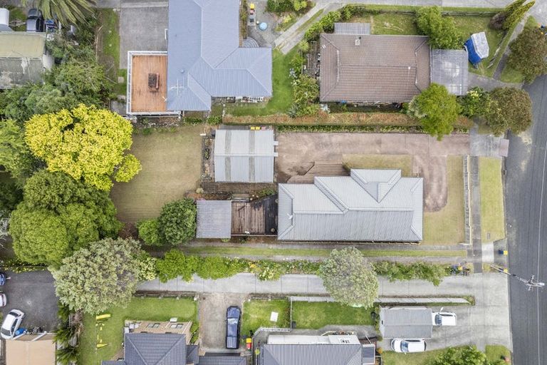 Photo of property in 136 Lynwood Road, New Lynn, Auckland, 0600
