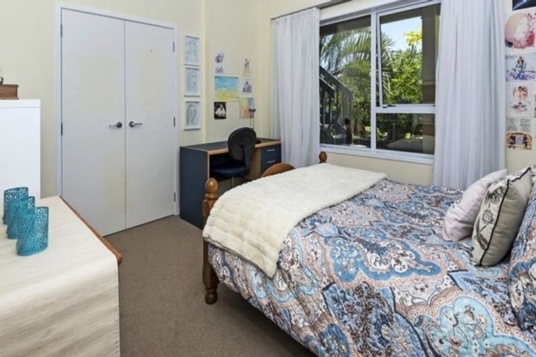 Photo of property in 8 Towra Place, Botany Downs, Auckland, 2010