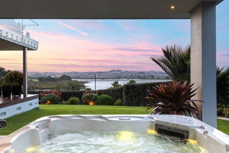 Photo of property in 51 Moffat Road, Red Beach, 0932