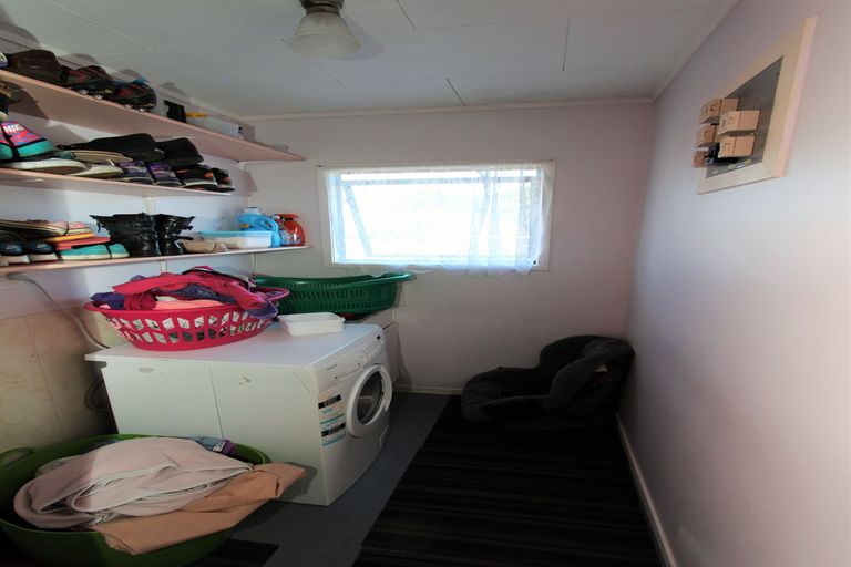 Photo of property in 2/8 Senecio Place, Weymouth, Auckland, 2103