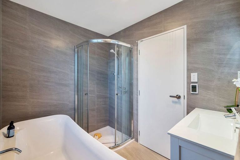 Photo of property in 1a Greville Road, Pinehill, Auckland, 0632