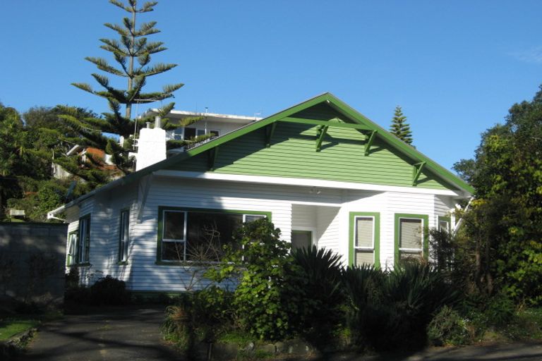 Photo of property in 27 Carrington Street, New Plymouth, 4310