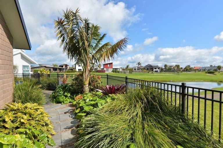 Photo of property in 8 Erin Jane Place, One Tree Point, 0118