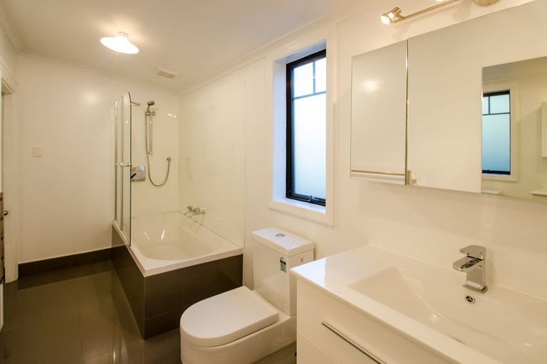 Photo of property in 2 Glen Road, Mornington, Dunedin, 9011