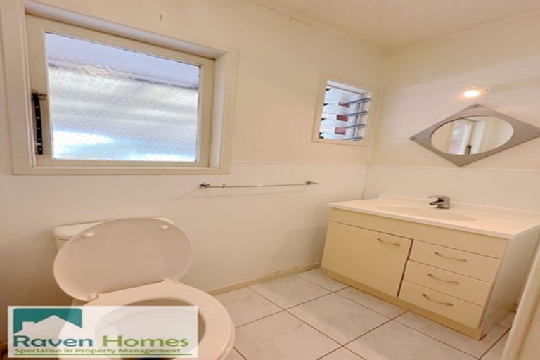 Photo of property in 14 Duncan Avenue, Te Atatu South, Auckland, 0610