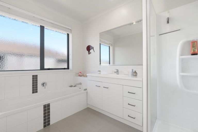 Photo of property in 66 Carrington Drive, Papamoa Beach, Papamoa, 3118