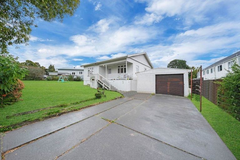 Photo of property in 11 Miro Street, New Lynn, Auckland, 0600