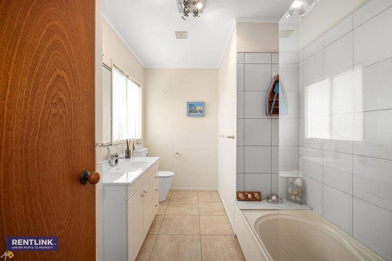 Photo of property in 35 Links View Drive, Omokoroa, 3114