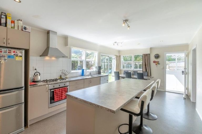 Photo of property in 2 Hinemoa Street, Paraparaumu, 5032