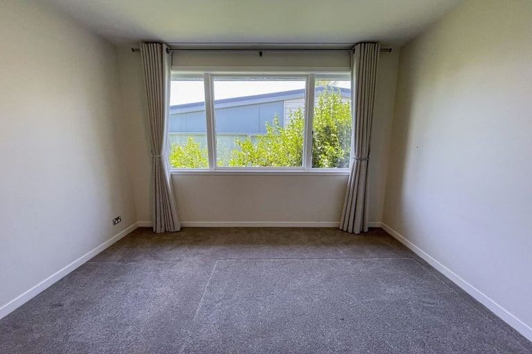 Photo of property in 39a Fairclough Road, Beach Haven, Auckland, 0626