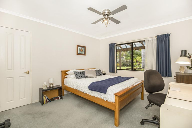 Photo of property in 70 Lothian Brae, Wattle Downs, Auckland, 2103