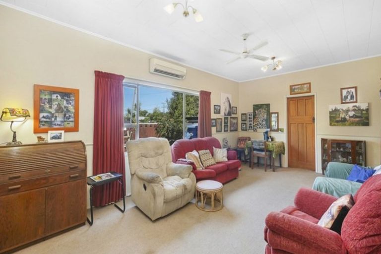 Photo of property in 16 Leeston And Lake Road, Leeston, 7632