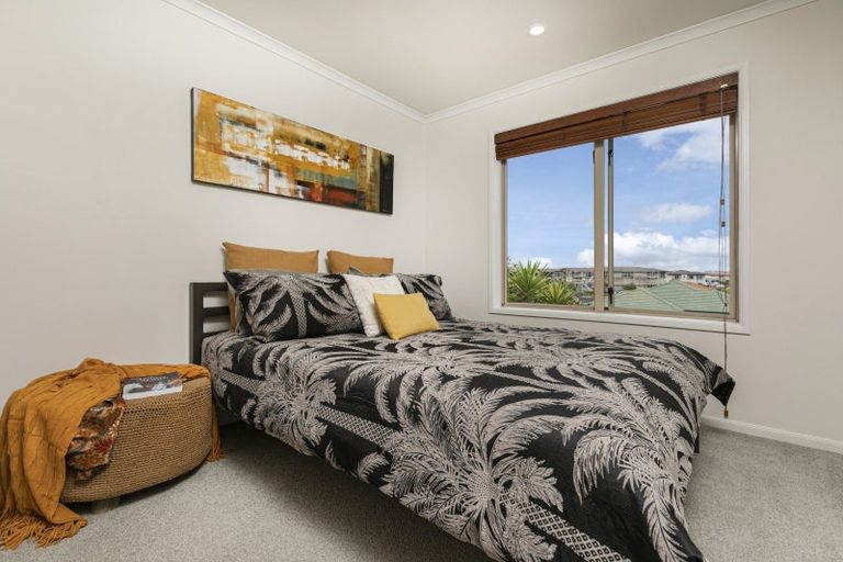 Photo of property in 17 West Hoe Heights, Orewa, 0931