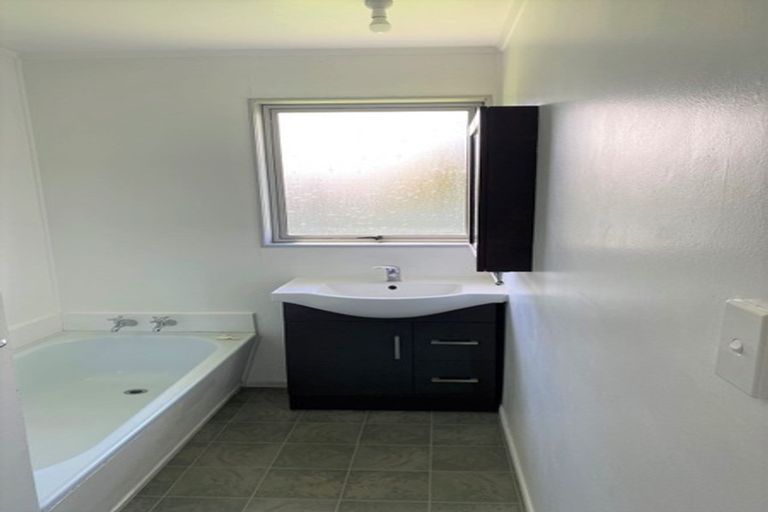 Photo of property in 48 Sunlands Drive, Manurewa, Auckland, 2102