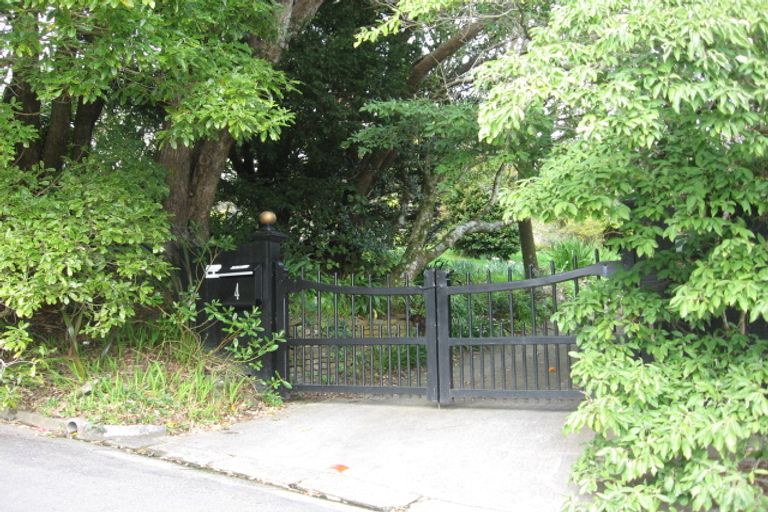 Photo of property in 4 Pine Terrace, Karori, Wellington, 6012
