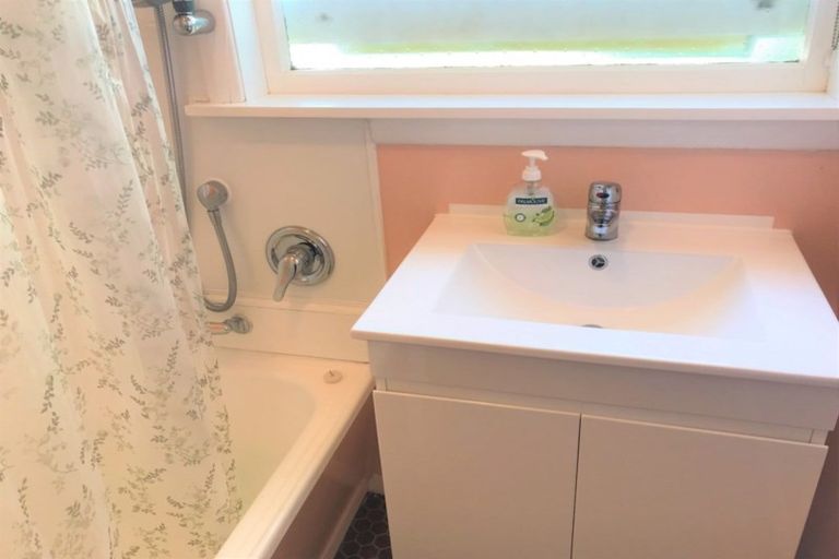 Photo of property in 3 Huia Place, Levin, 5510