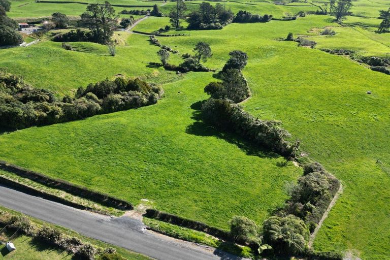 Photo of property in 868 Upland Road, Egmont Village, New Plymouth, 4372