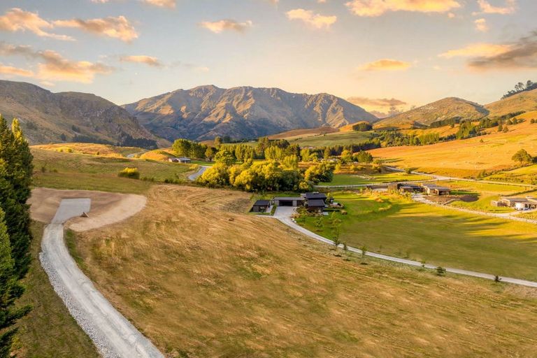 Photo of property in 26 Fitzpatrick Road, Dalefield, Queenstown, 9371