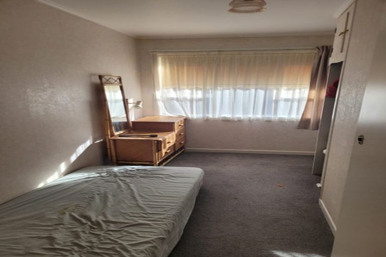 Photo of property in 15 Tiki Street, New Lynn, Auckland, 0600