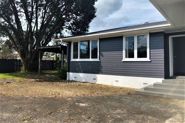 Photo of property in 48 Cobham Crescent, Kelston, Auckland, 0602