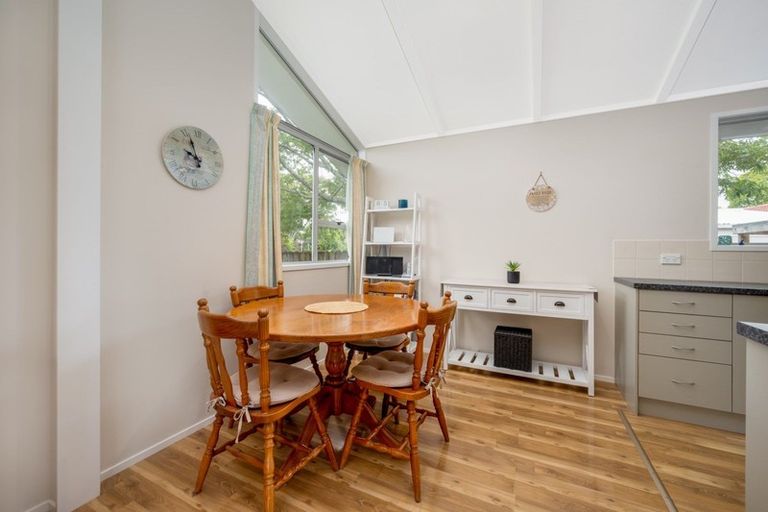 Photo of property in 4 Tangelo Place, Bucklands Beach, Auckland, 2012