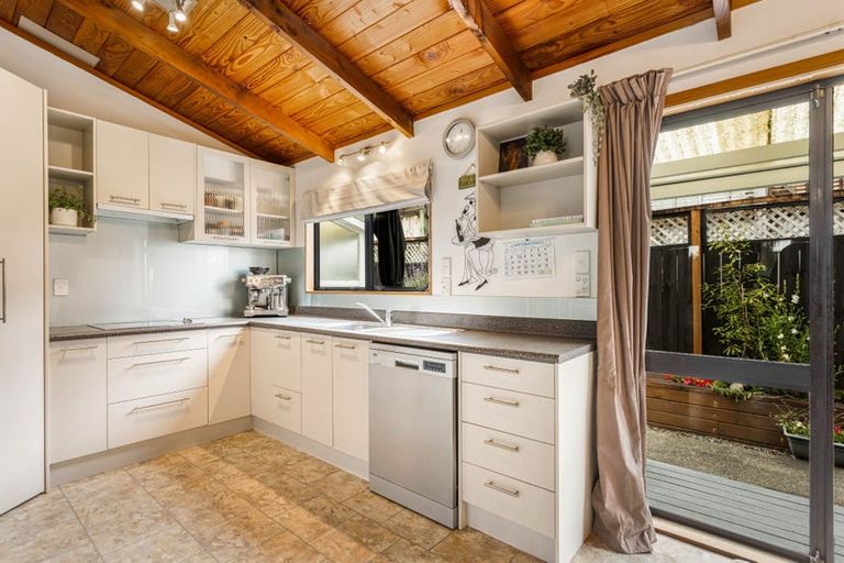 Photo of property in 14a Chablis Place, Henderson, Auckland, 0612