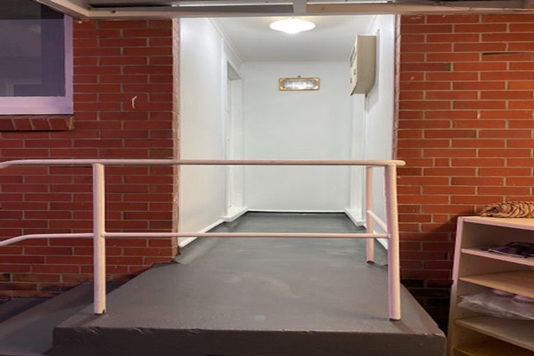 Photo of property in 15 Kiernan Place, Kelston, Auckland, 0602