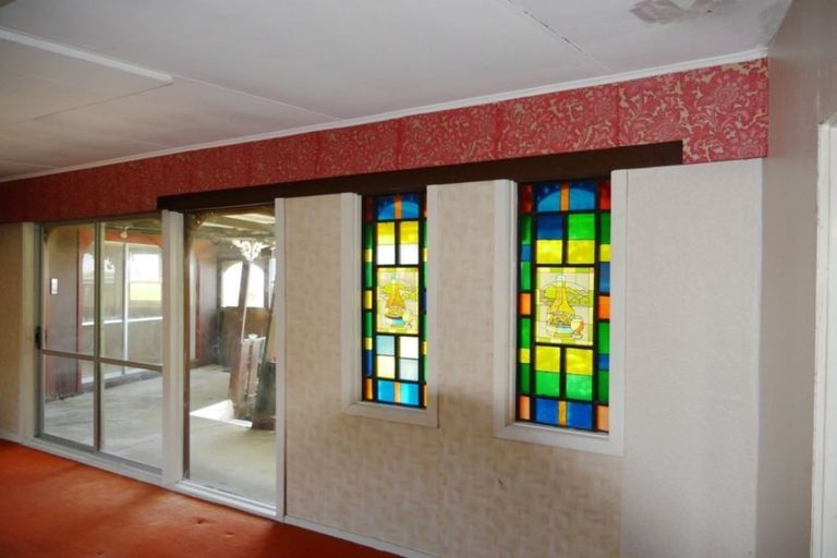 Photo of property in 466 South Road, Omata, New Plymouth, 4374