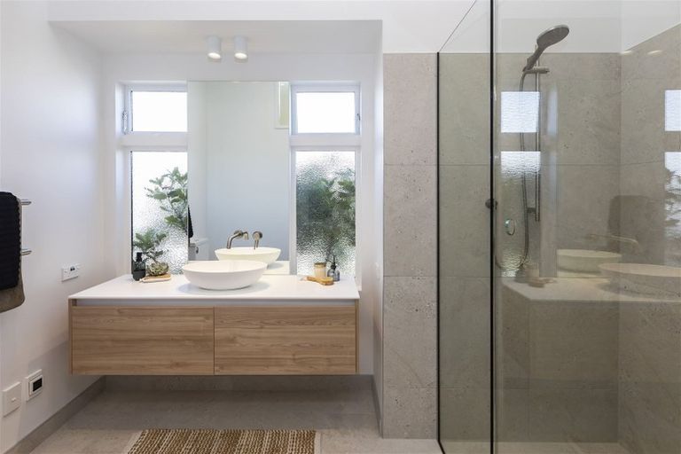 Photo of property in 121 Weston Road, St Albans, Christchurch, 8052