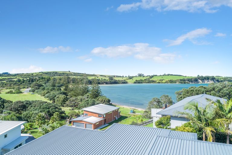 Photo of property in 90 Shakespear Road, Army Bay, Whangaparaoa, 0930