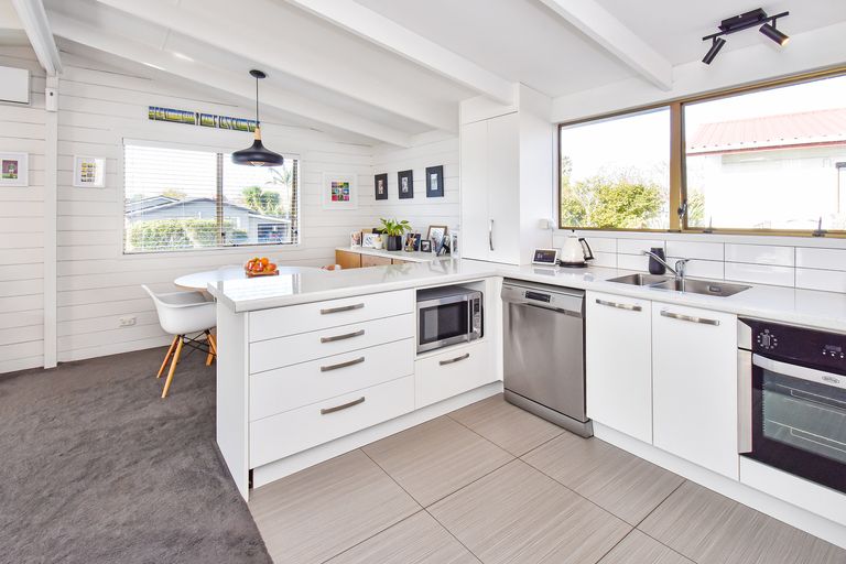 Photo of property in 1/3 Hoylake Place, Wattle Downs, Auckland, 2103