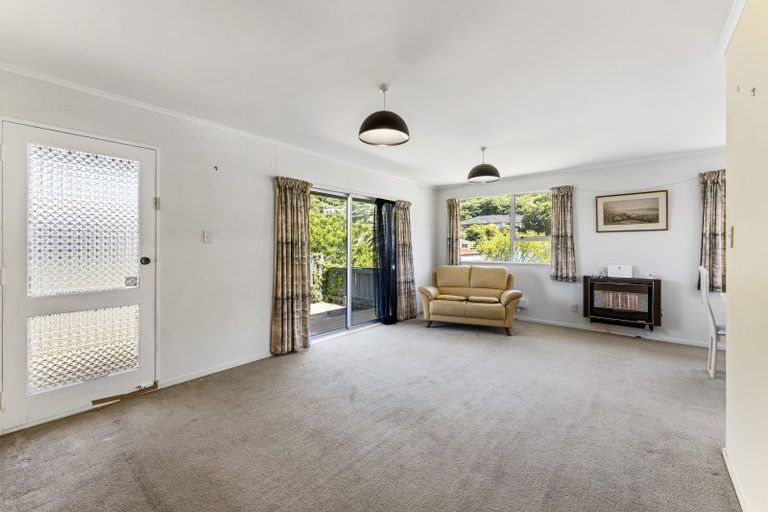 Photo of property in 24 Hartford Crescent, Totara Park, Upper Hutt, 5018