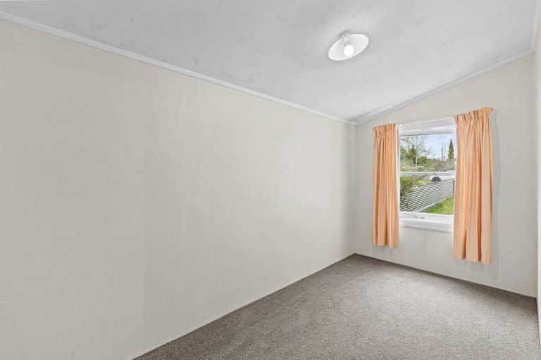 Photo of property in 5 Rangatira Road, Hunterville, 4730