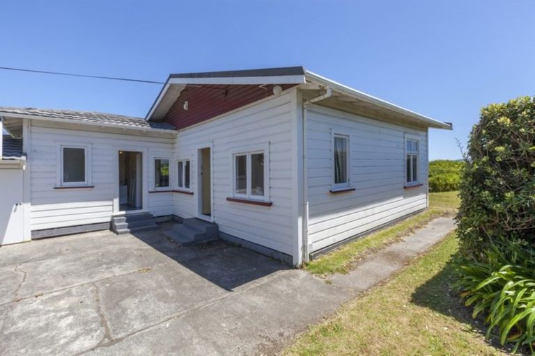 Photo of property in 37 Manly Street, Paraparaumu Beach, Paraparaumu, 5032