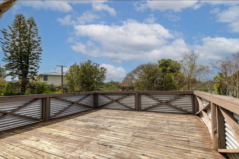 Photo of property in 51 Tirimoana Road, Te Atatu South, Auckland, 0602