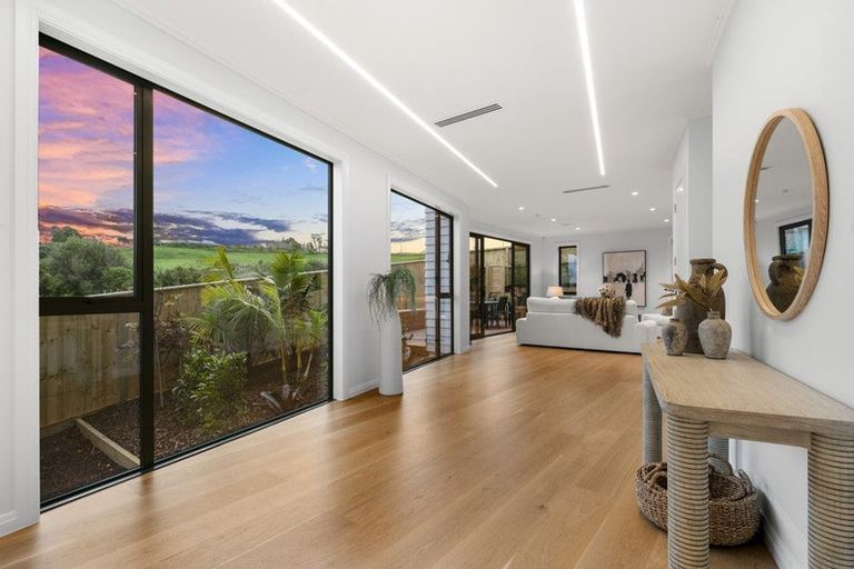 Photo of property in 12 Makumaku Place, Long Bay, Auckland, 0630