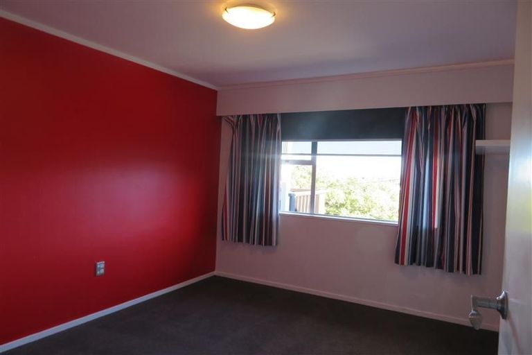 Photo of property in 2 Martin Grove, Normandale, Lower Hutt, 5010