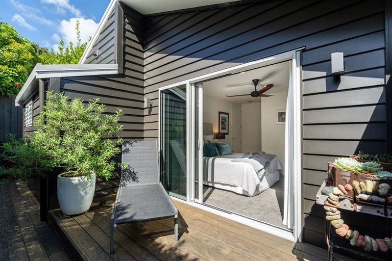 Photo of property in 2/76 Wairoa Road, Narrow Neck, Auckland, 0624