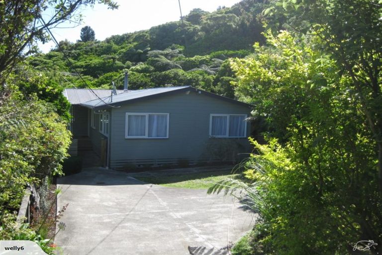 Photo of property in 27 Huntleigh Park Way, Ngaio, Wellington, 6035