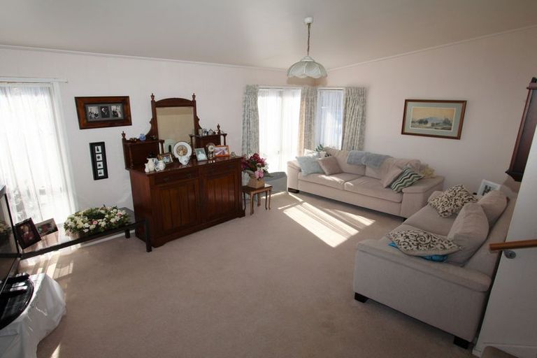 Photo of property in 18 Pinehurst Place, Wattle Downs, Auckland, 2103