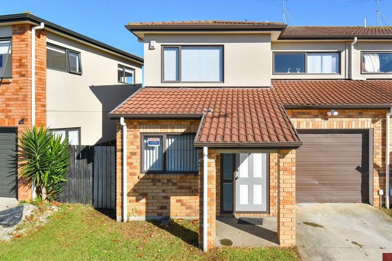 Photo of property in 98a Naylors Drive, Mangere, Auckland, 2022