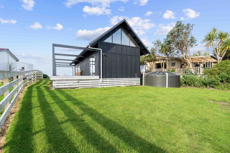 Photo of property in 497 Waikawa-curio Bay Road, Curio Bay, Tokanui, 9884