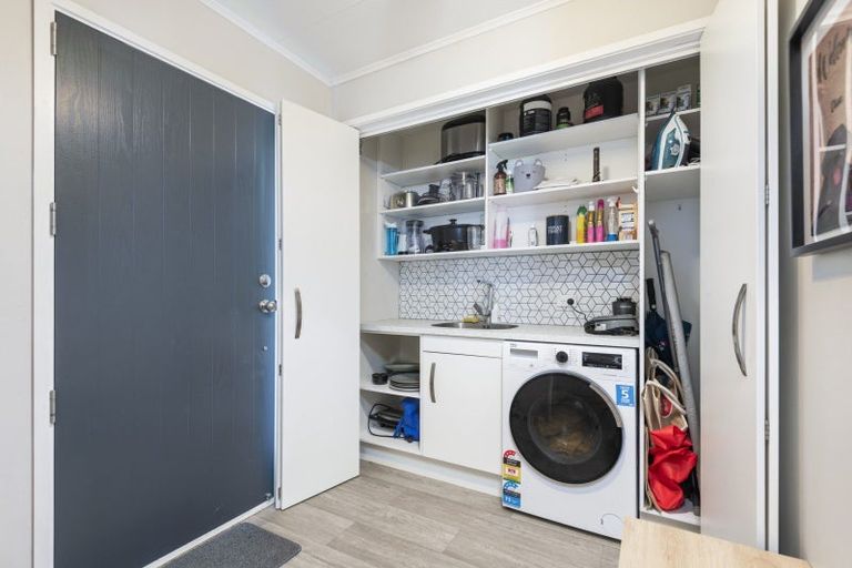 Photo of property in 12 Walker Crescent, Bulls, 4818