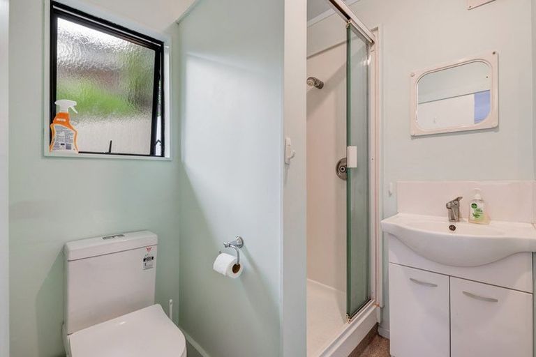 Photo of property in 32 Unsworth Drive, Unsworth Heights, Auckland, 0632