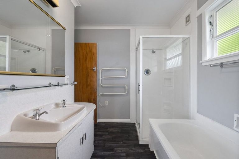 Photo of property in 24 Kent Crescent, Awapuni, Palmerston North, 4412