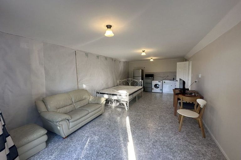 Photo of property in 25 Ellice Road, Totara Vale, Auckland, 0629